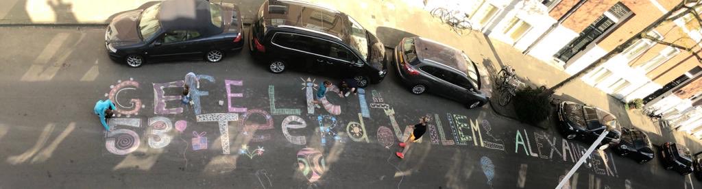 #Koningsdagthuis #koningsdag2020  Riouwstraat Den Haag verjaardagswensen voor onze Koning!