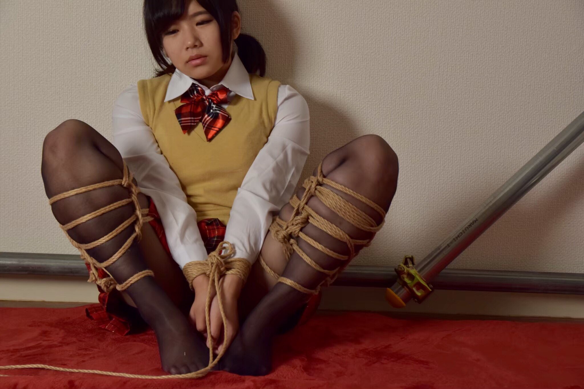 靴下緊縛 Restraint Rope в X: „scene63.5 制服緊縛 model 小桃もこ(@moko_lo2) 縛り  ibarako(@ibarako ) #緊縛 #着衣緊縛 #rope #kinbaku #cosply #shibari #制服 #黒タイツ #緊縛撮影  #緊縛写真 #制服緊縛 https://t.co/cOPtU4DsF5“ / X