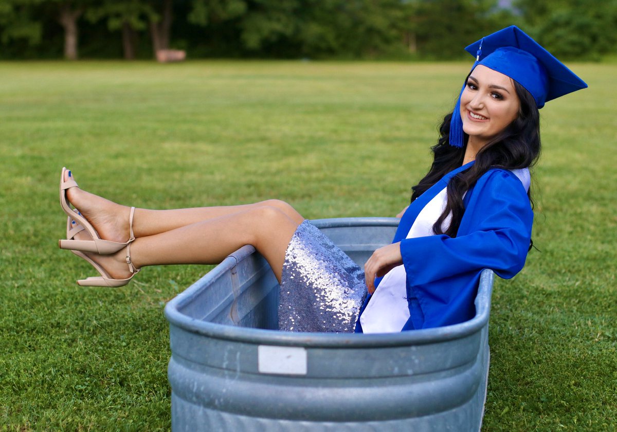 JplusLPhotos's tweet photo. Just some of our favorites from this senior session! The stunning @jkitzheather ✨📸 https://t.co/6AeTUMq8mD