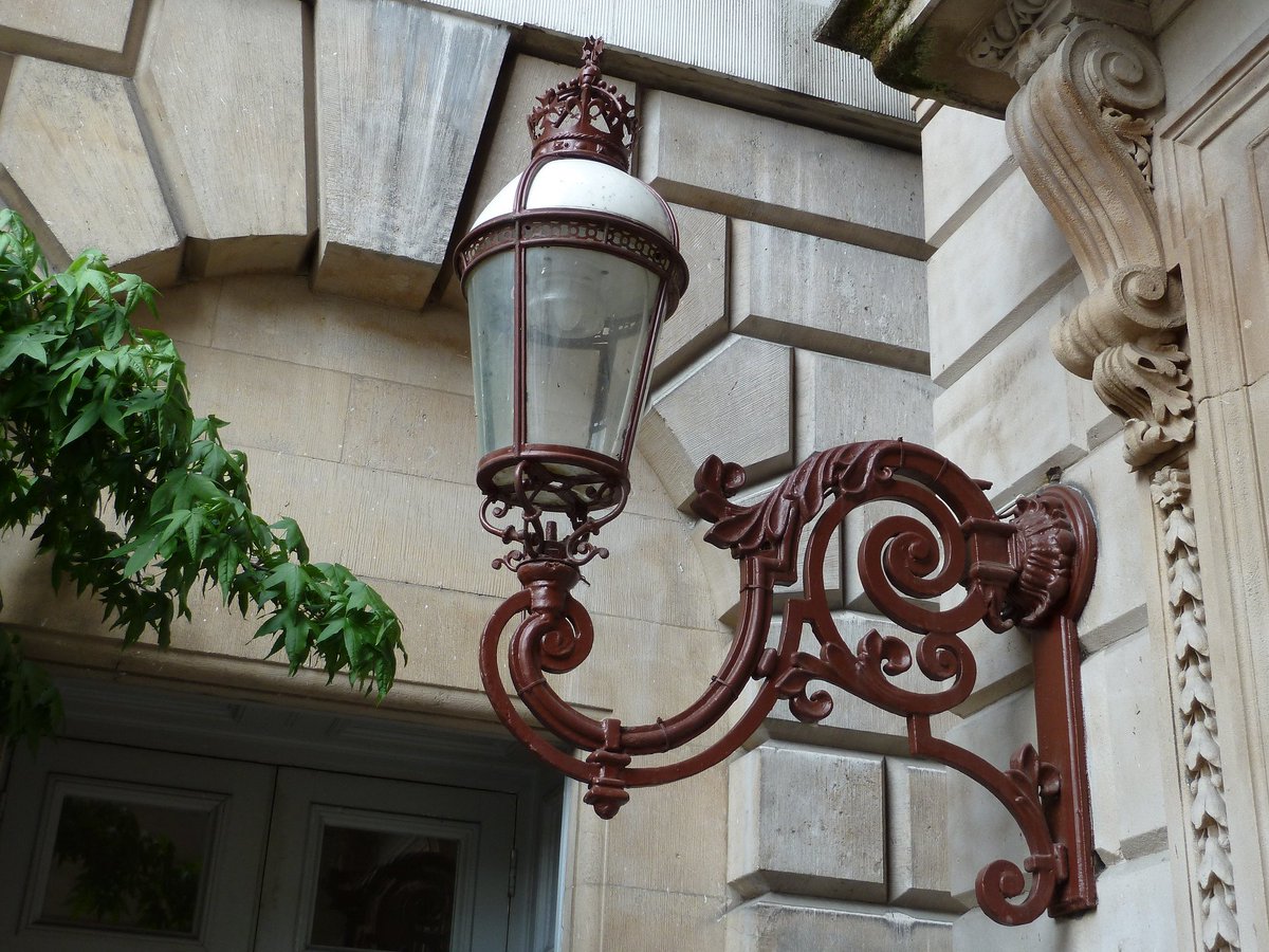 Gaslight of the Day, No.26 [Royal Academy]