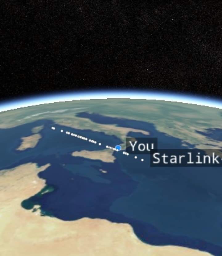 Starlink, orari e la visibilitá per Reggio Calabria:

27 APRILE
- ore 20.39  39 sat. (guardare verso nord). 
- ore 20.58  19 sat. (guardare verso l'Orsa maggiore, passaggio brillante). 

28 APRILE
- ore 20.47  39 sat. (guardare a fianco della Luna,  passaggio molto brillante).