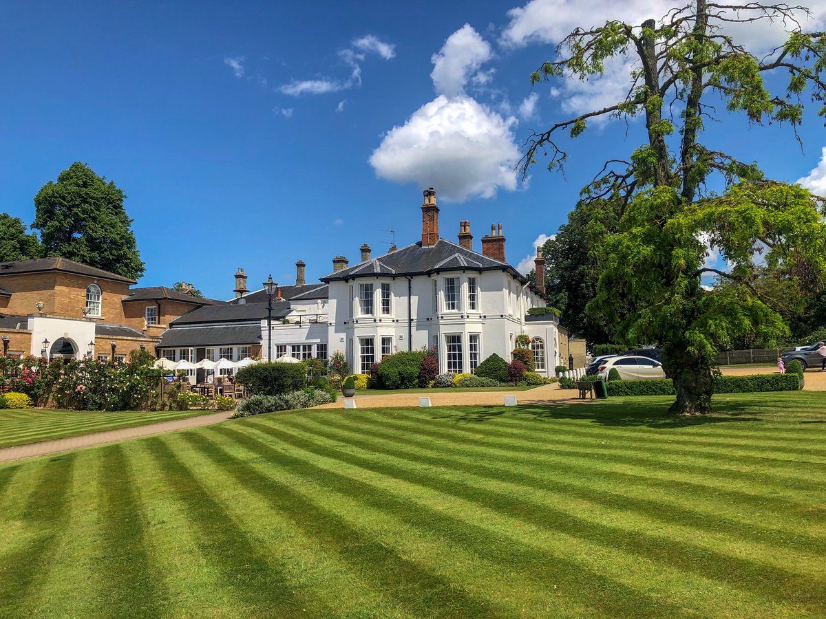 Dreaming of breaks away in luxury accommodation, acres of beautiful gardens to enjoy, #cocktails on the terrace and a relaxing massage ... check out <a href="/bedfordlodge/">Bedford Lodge Hotel</a> <a href="/SpaBedfordLodge/">Spa at Bedford Lodge</a> and add to your #firstthings to do once lockdown is lifted list #indulge #planahead #experience