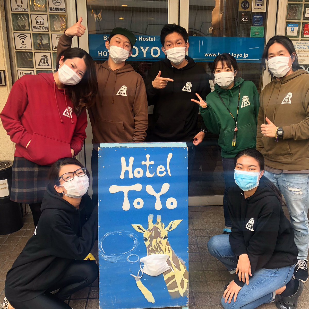 hoteltoyo's tweet photo. ホテル東洋✨スタッフみんなで協力しコロナに負けず毎日コロナ対策頑張っております🥺🥺🍀みなさんコロナに負けず頑張って行きましょーぅ🌎🤟東洋スタッフ一同お待ちしております🥺🎈
#tripinjapan #osaka #backpackerhostel #backpacker #traveller #バックパッカー #일본여행 #오사카 #일본 #신세게 https://t.co/BVn26oIULu