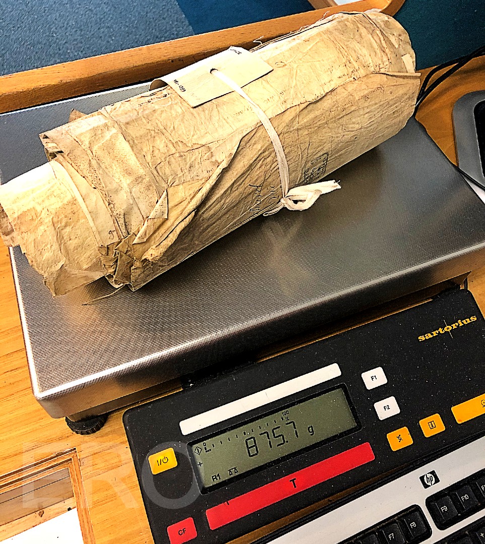 essexarchive's tweet photo. Our #ArchiveHack is to weigh each document when they go out to researchers, and then again when we take it back. This makes sure nothing is missing (or has been added). Our scales are so sensitive that they even pick up weight differences caused by changes in humidity! #Archive30 https://t.co/26uhblHYRn