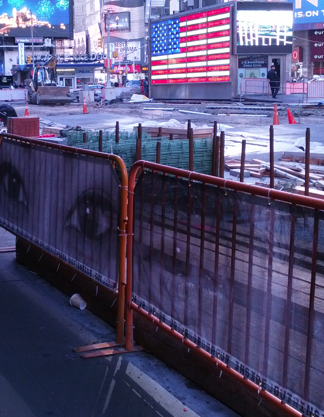 yourfencefabric's tweet photo. #timessquare #nyc #fences #fencefabric #fence #privacyfence #privacyfencing #americanmade #madeintheusa #woodfence #constructionfencing #vinylfencepanel #vinylfence #schoolprivacy #privacyscreen #poolfence #chainlink #metalfence #balconyscreen #rentafence #barkingdog #gardengate https://t.co/bOXogKJqMV