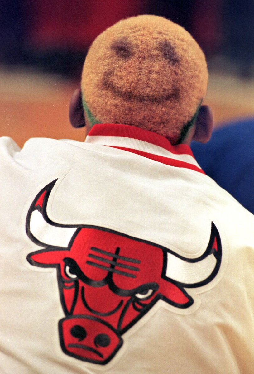 StreetFashion01's tweet photo. Dennis Rodman was really a Pioneer in style!!🖤 https://t.co/Psle07Tcvu