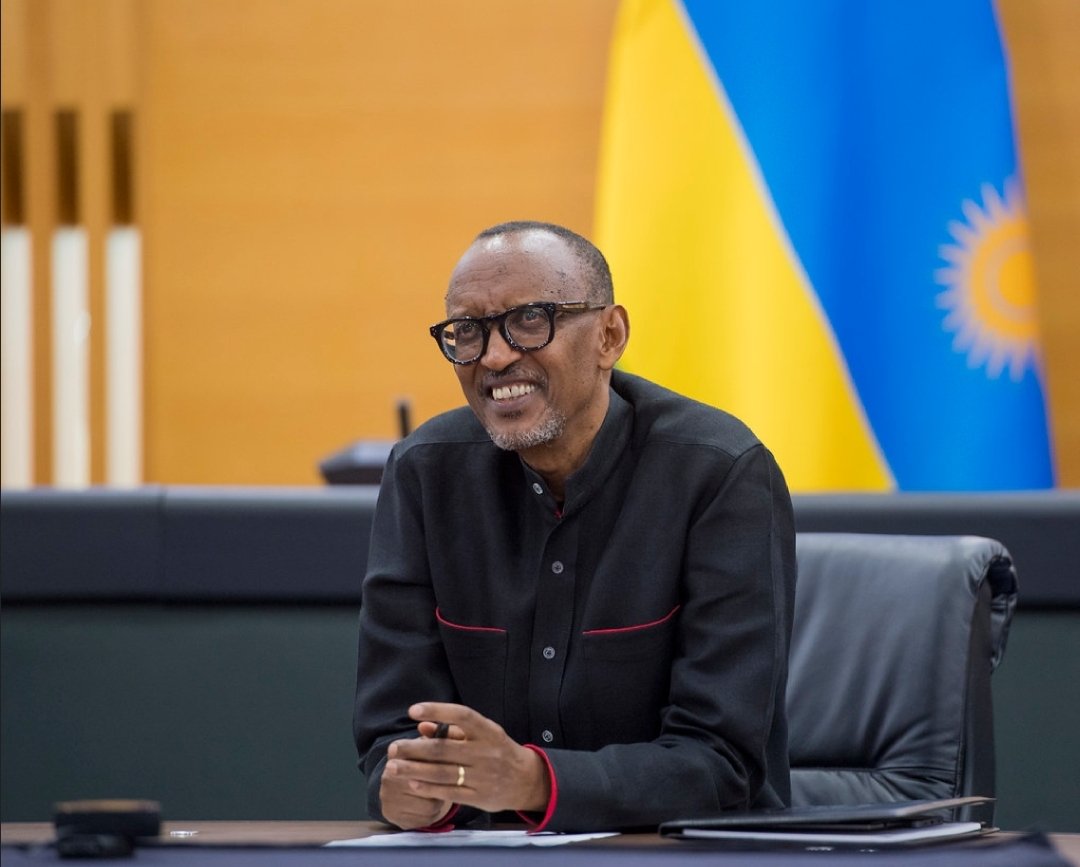 Rwanda Broadcasting Agency (RBA) (@rbarwanda) on Twitter photo 🚨MURARARITSWE🚨
Tubararikiye ikiganiro Perezida wa Repubulika Paul #Kagame agirana n'abanyamakuru. Biteganyijwe ko kiba uyu munsi 15:00. Iki kiganiro kiratambuka kuri <a href="/RwandaTV/">Rwanda Television</a>, <a href="/Radiorwanda_RBA/">RADIO RWANDA</a>, andi maradiyo yose ya #RBA ndetse n'imbuga nkoranyambaga zacu.
#RBAHafiYawe 🚨MURARARITSWE🚨
Tubararikiye ikiganiro Perezida wa Repubulika Paul #Kagame agirana n'abanyamakuru. Biteganyijwe ko kiba uyu munsi 15:00. Iki kiganiro kiratambuka kuri <a href="/RwandaTV/">Rwanda Television</a>, <a href="/Radiorwanda_RBA/">RADIO RWANDA</a>, andi maradiyo yose ya #RBA ndetse n'imbuga nkoranyambaga zacu.
#RBAHafiYawe