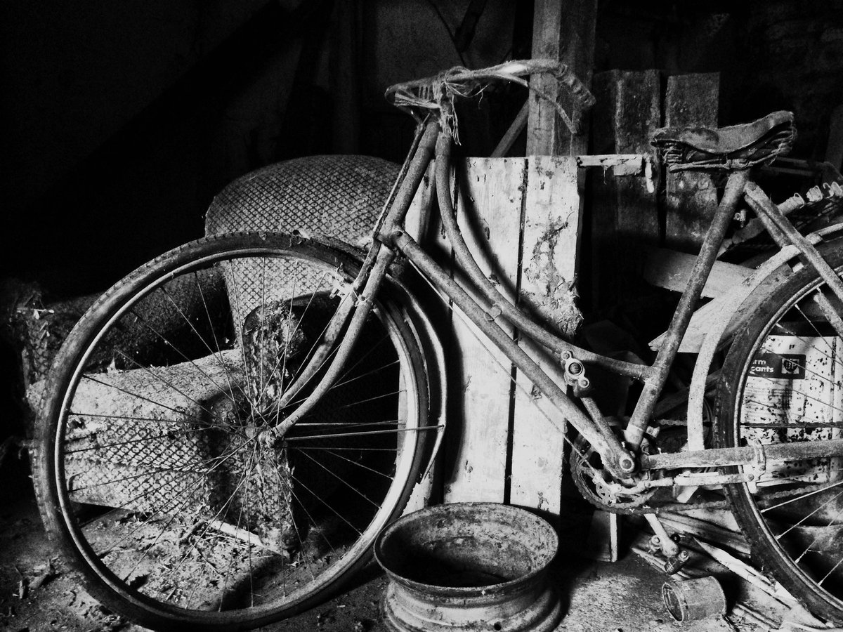 UncommonImagery's tweet photo. Old Fashioned 🤍 #BENPC
@BenJamesPhotos @ThePhotoHour @LensAreLive #StayAtHomeSaveLives #StayHome #photooftheday #MondayMotivation #blackandwhite #morris #morrisminor #restoration #lagrace #abandonedplaces #abandoned #haigs #alternative #cars #pickup https://t.co/DeaaeEyiJU
