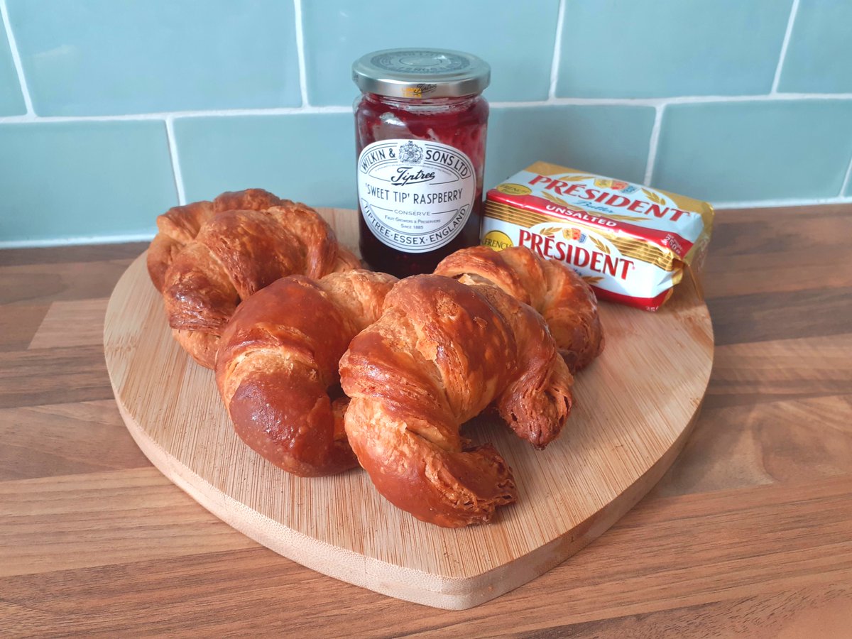 melaniemarvels's tweet image. So I completed my first week of my Global Baking Challenge in France 🥐🇫🇷 See how I got on and find out how to join in! 😁

melaniemarvels.blogspot.com/2020/04/baking…

#bakingtraveller #baking #isolationbaking #croissants