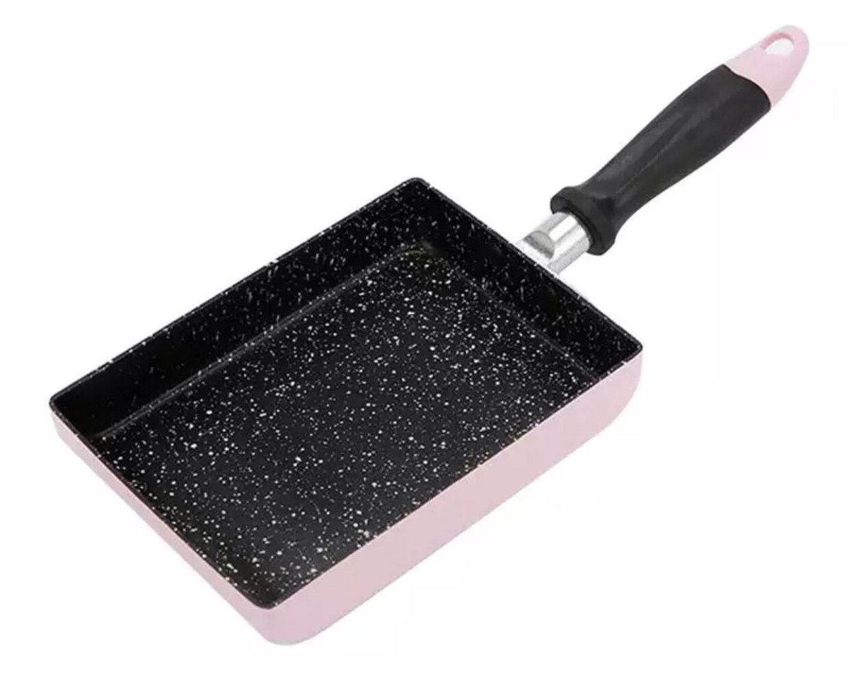 หมดโควิท คือ เป็นแม่บ้านเต็มตัวละ จะขอก็รีบมาขอนะ พร้อมแต่ง555 เมนูไข่ทุกเมนูคือเซียน วันนี้นำเสนอไข่ม้วนงับ โคตรง่าย กระทะอันนี้คือเลิศ ไม่ต้องใช้น้ำมันด้วย ใช้ไฟอ่อนๆ ก็จะได้ออมเล็ทหน้าตาน่าทานเหมือนคนทำเลยละ งั่มมมมมม อร่อยยย😋