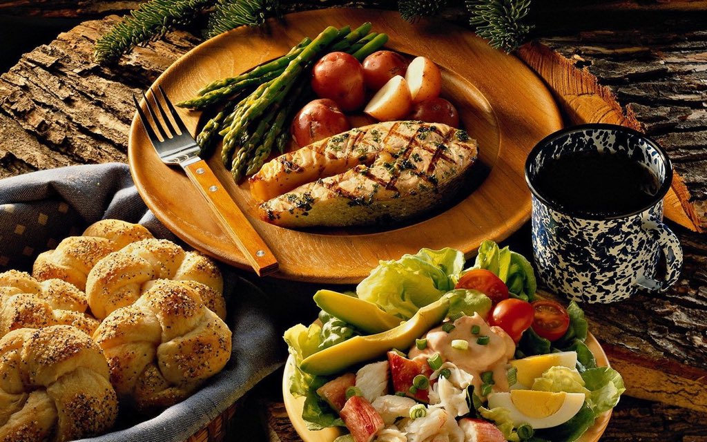 Imam Malik bin Anas RH menangis ketika hendak berbuka puasa. 

"Aku sedih melihat makanan yang banyak kerana terkenangkan Rasulullah. Baginda berbuka dengan makanan yang sedikit tetapi amalannya banyak. Sedangkan aku berbuka dengan makanan yang banyak, tetapi amalanku sedikit."