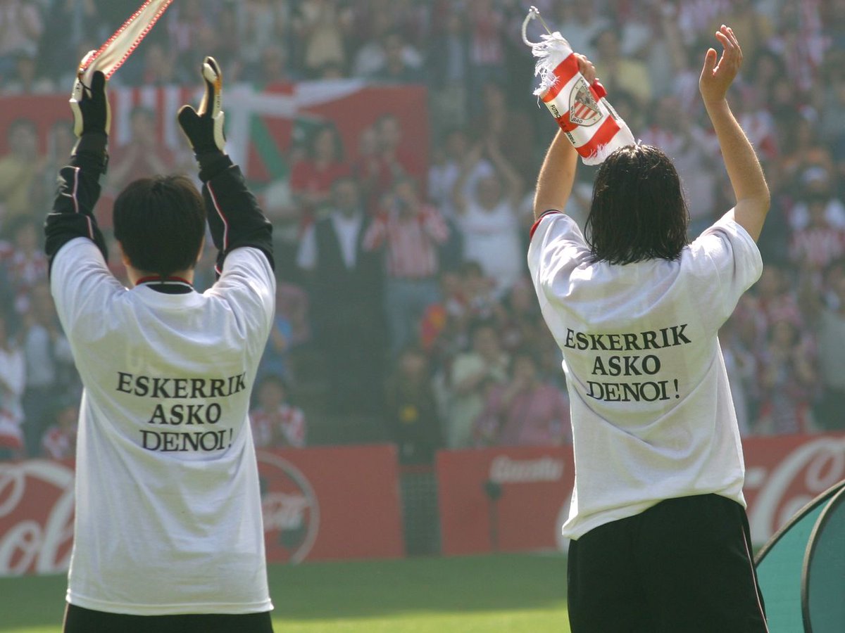 athletic_eus's tweet image. 🔝 Arrakastaz betetako ibilbidea hasi zuen orduan gure Klubeko emakumezkoen atalak 🦁

𝗟𝗲𝗵𝗲𝗻 𝗹𝗲𝗵𝗼𝗶𝗮𝗸, 𝗹𝗲𝗵𝗲𝗻 𝘁𝘅𝗮𝗽𝗲𝗹𝗱𝘂𝗻𝗮𝗸
🔗 ath.tw/Txap

#AthleticClubFem 🔴⚪️