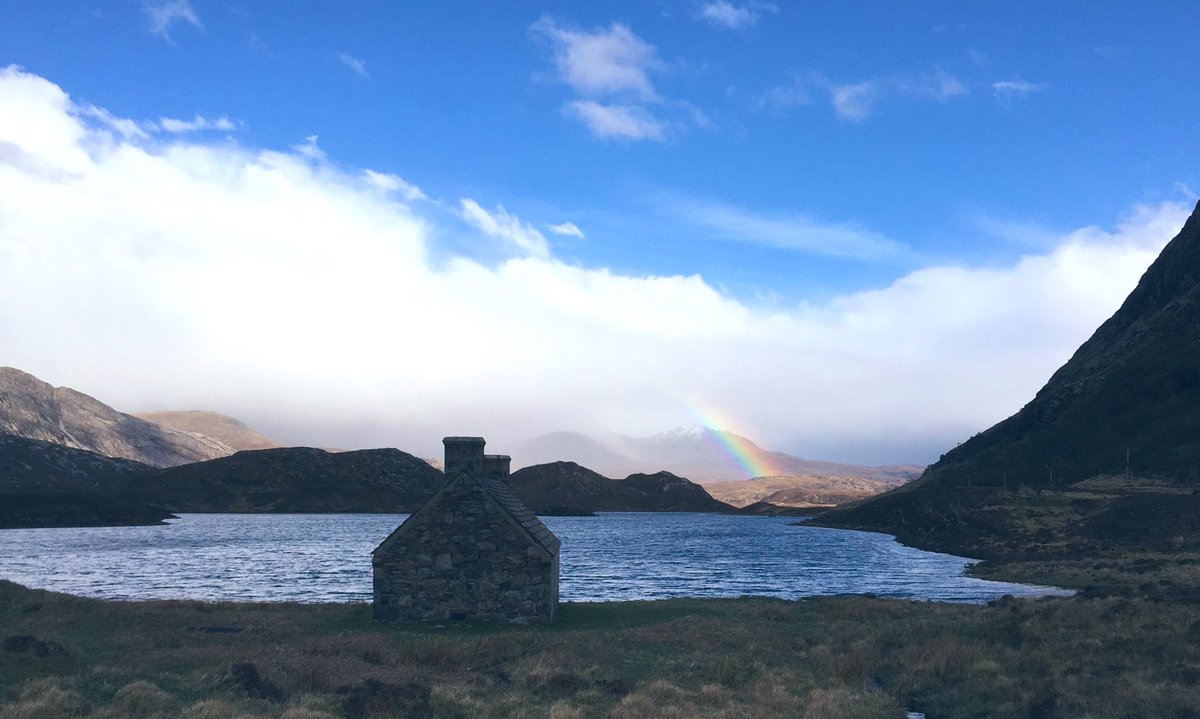 mrbfromc's tweet photo. Somewhere over the rainbow. #lochstack @coigachassynt https://t.co/LSZZlEBMJ0