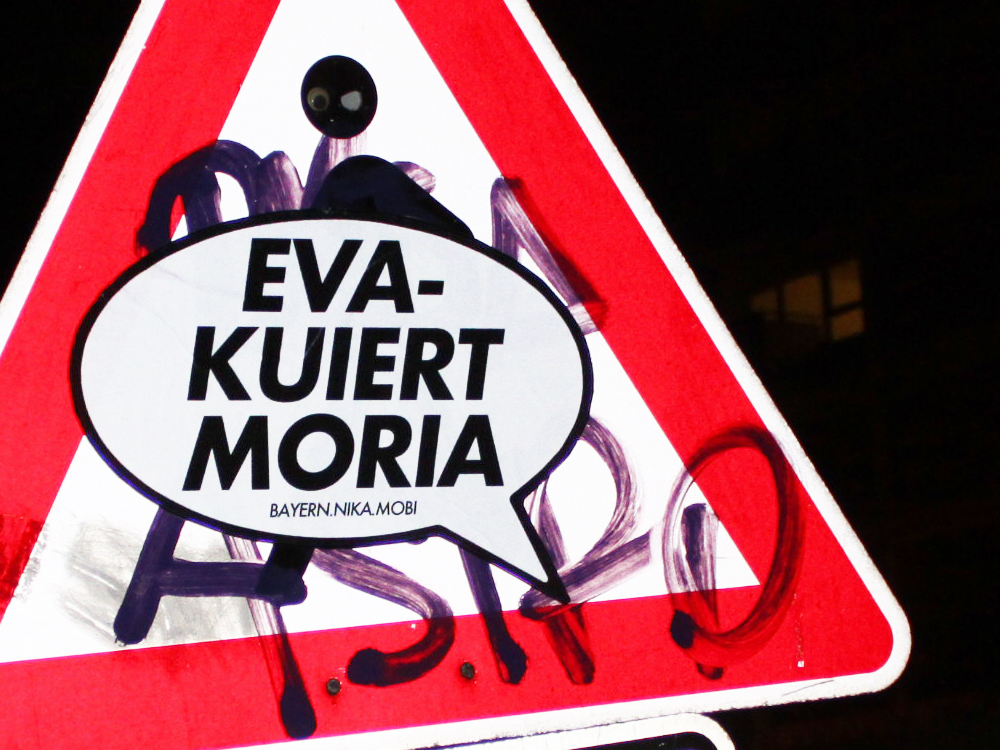 nika_bayern's tweet photo. Die menschenverachtende Situation in Lagern wie Moria ist politisch gewollt. Feedback dazu gern an:

@kmitsotakis @RegSprecher @Frontex @vonderleyen @BMISprecher

#evacuatemoria #LeaveNoOneBehind https://t.co/ABJknVBy8q