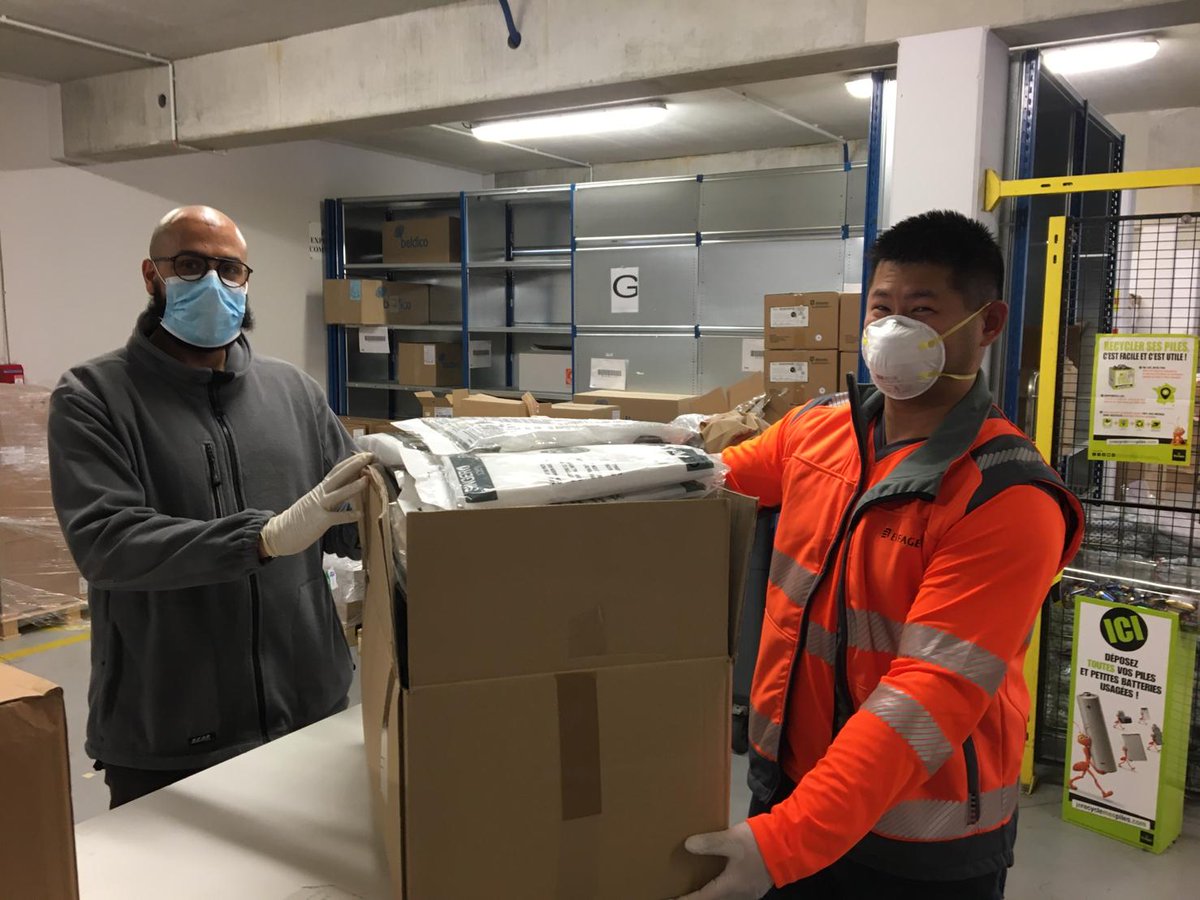terresdenvol's tweet photo. #COVID19france Depuis le début de la crise sanitaire, plusieurs actions de #solidarité ont été menées avec l'aide des acteurs économiques du territoire en direction des personnels soignants👩‍⚕️🏥 !

Bilan et infos pour s'engager ➡️ https://t.co/uHaPut0qaK

#SoutienAuxSoignants https://t.co/jZsgm61nVk