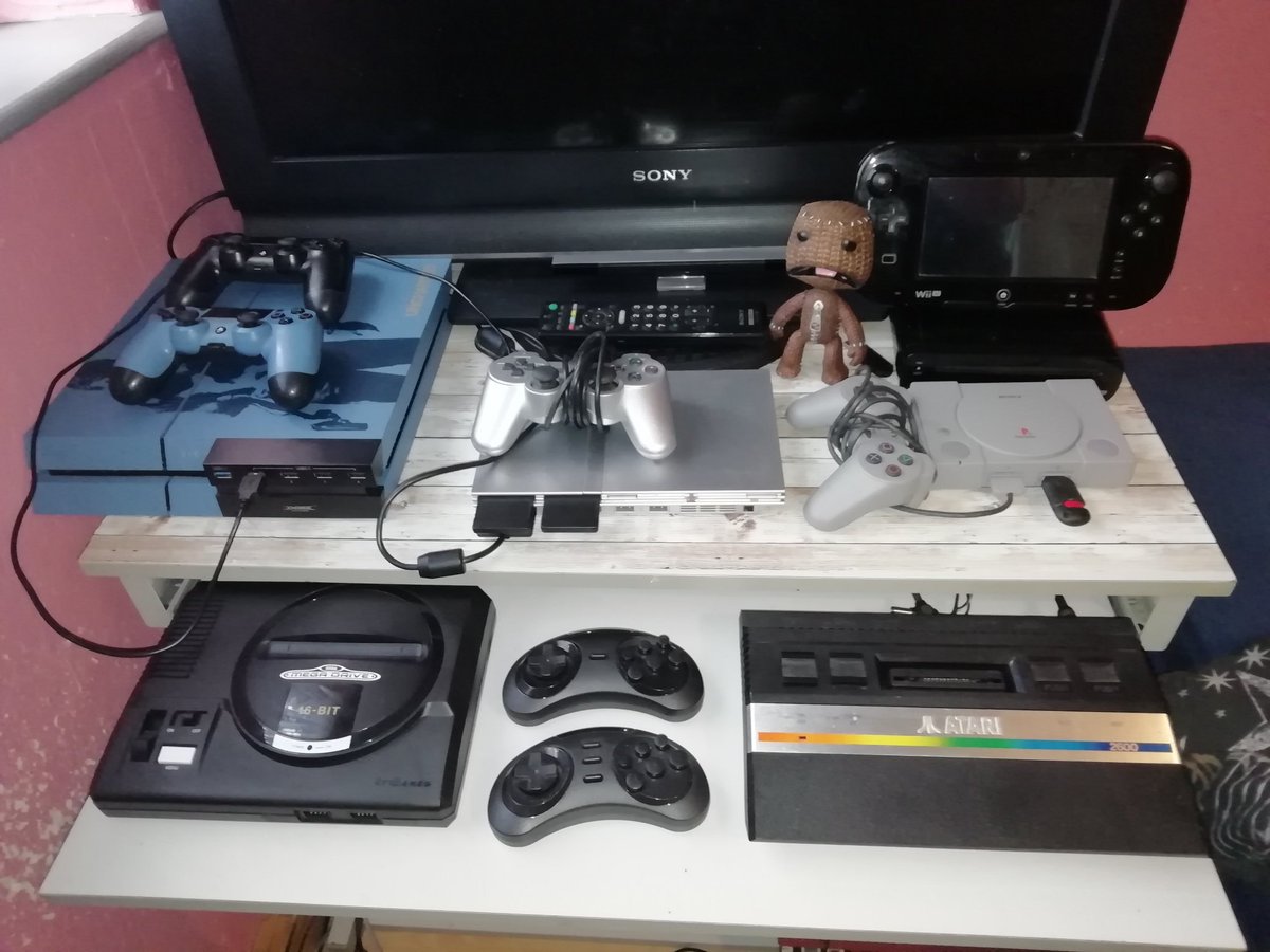 themadgiraffe80's tweet photo. Finally got my gaming corner set up. Its still missing the N64, gamecube, Amiga etc but I have what I play there for the moment. #ps2 #psmini #PS4 #ps3 #wii #wiiu #atari2600 #megadrive #gamersunite #retrogamer #currentgen #nintendo #sony #sega https://t.co/wk2nDK6u1x