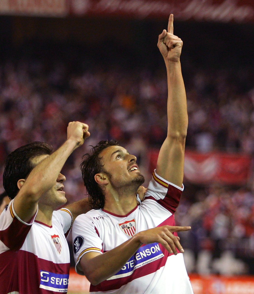 juanjo_c_a's tweet photo. 27 de abril...dia inolvidable para los sevillistas...lo demas es historia...#EternoPuerta https://t.co/g6obGR75FM