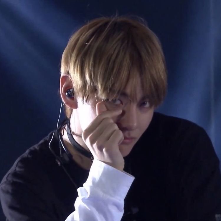 bts loves u. i love u.