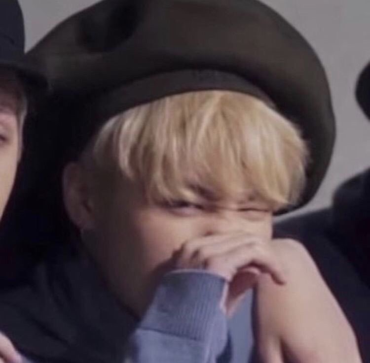 bts loves u. i love u.