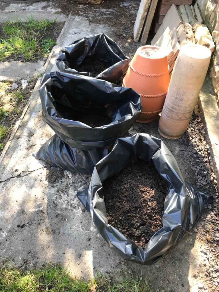 Growtoschool's tweet photo. Take a look at the activities for home and school and have a go at planting potatoes, lettuce and flowers, or gather some plastic containers and a few sticks and design, build and set sail on a raft! Will it float? #growtoschool
https://t.co/NOWXK3SEAs https://t.co/S0xIh6RfkU