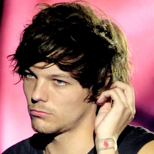 louis tomlinson as "babe, my parents arent home" responses; a thread