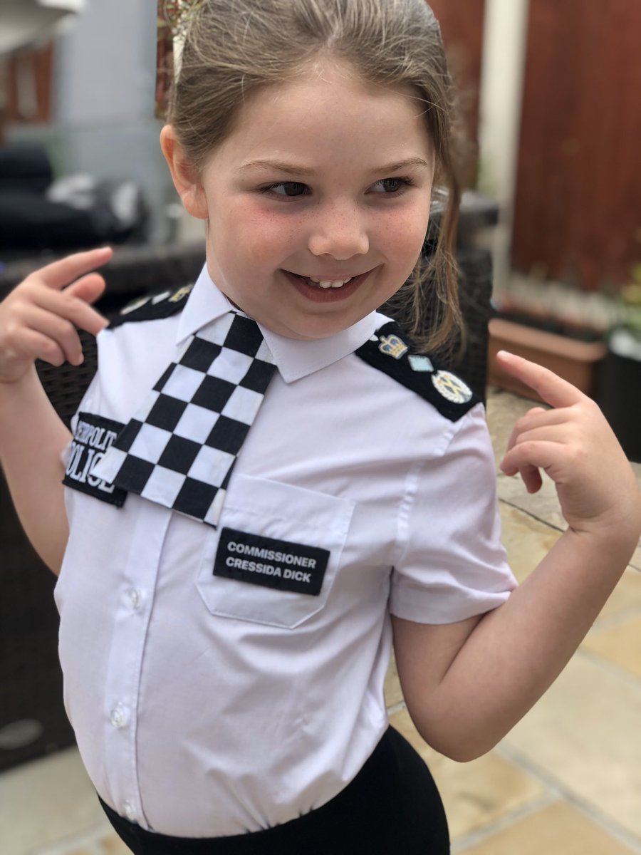 TheaAchillea's tweet photo. #MiniCressidaDick is back for a #SpecialAnnouncement @metpoliceuk @RomfordRecorder @MPSMawneys @RomfordRecorder #StayAtHome #ImOnlyFive @SallyKingAgency #MondayMotivation #lockdown #Quarantine #LondonTogether https://t.co/yyQVHTCWN3