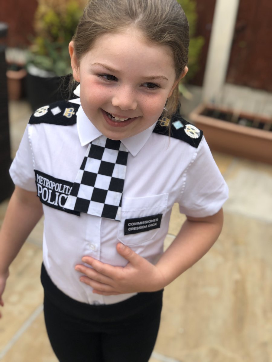 TheaAchillea's tweet photo. #MiniCressidaDick is back for a #SpecialAnnouncement @metpoliceuk @RomfordRecorder @MPSMawneys @RomfordRecorder #StayAtHome #ImOnlyFive @SallyKingAgency #MondayMotivation #lockdown #Quarantine #LondonTogether https://t.co/yyQVHTCWN3