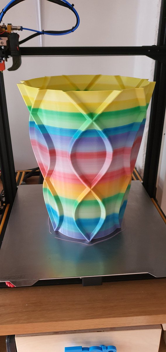 martin_hawkes_1's tweet image. It&apos;s been a while since I have used my #BFG printer but needed a bin for my daughters room this came out great in @eryone rainbow PLA with a 1mm nozzle at 1.5 line thickness &amp;amp; 0.4 layer height and ofcourse the @WhamBamSystems did a great job 😁