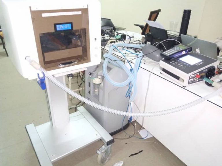 beranova__'s tweet photo. Home grown solution #Rwanda

Solidarity will work whereas everyone's contribution matters in these difficult times to combat with #COVID19 and it's spreading!
With response to #Covid-19,Rwandan biomedical engineers from IPRC Kigali made #Made_In_Rwanda Ventilators.

#Rwanda_works https://t.co/eDRNkIMaW7