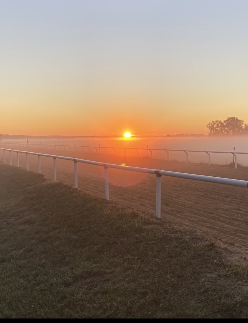 Nothing beats a sunrise! <a href="/Kinsman_Farm/">Kinsman Farm</a>  #MondayMotivation