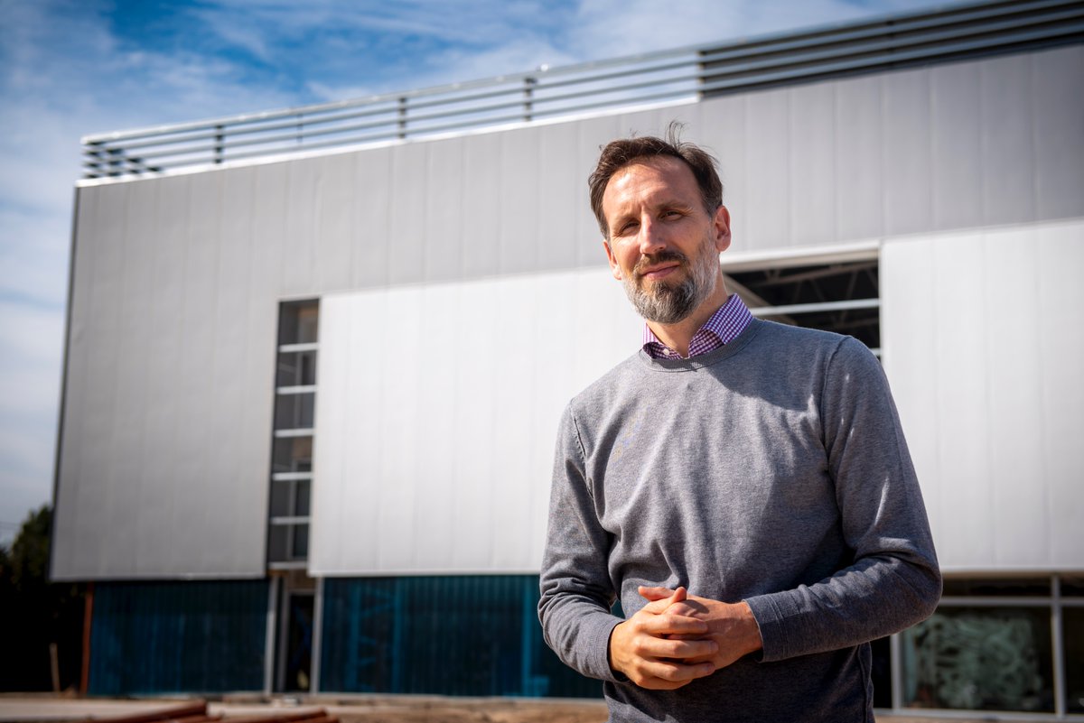 RosanBosch's tweet photo. How can you learn to perform under stress? Talking to the high-performance expert Pepe Sánchez for our next #LearningInspired on April 28 where he shares insights from directing @dowcenterbahia and @bahiabasket🏀⚡️#learningspaces #edchat #RosanBoschStudio  https://t.co/8UOWq8zGjt https://t.co/dpmcKjJVmu