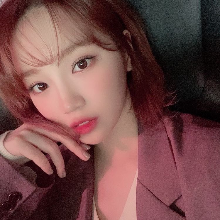 chaewon as dao ming si- cold and snobby aura- can probably kill u and make your life a living hell- but will also protect and be soft- if looks could kill