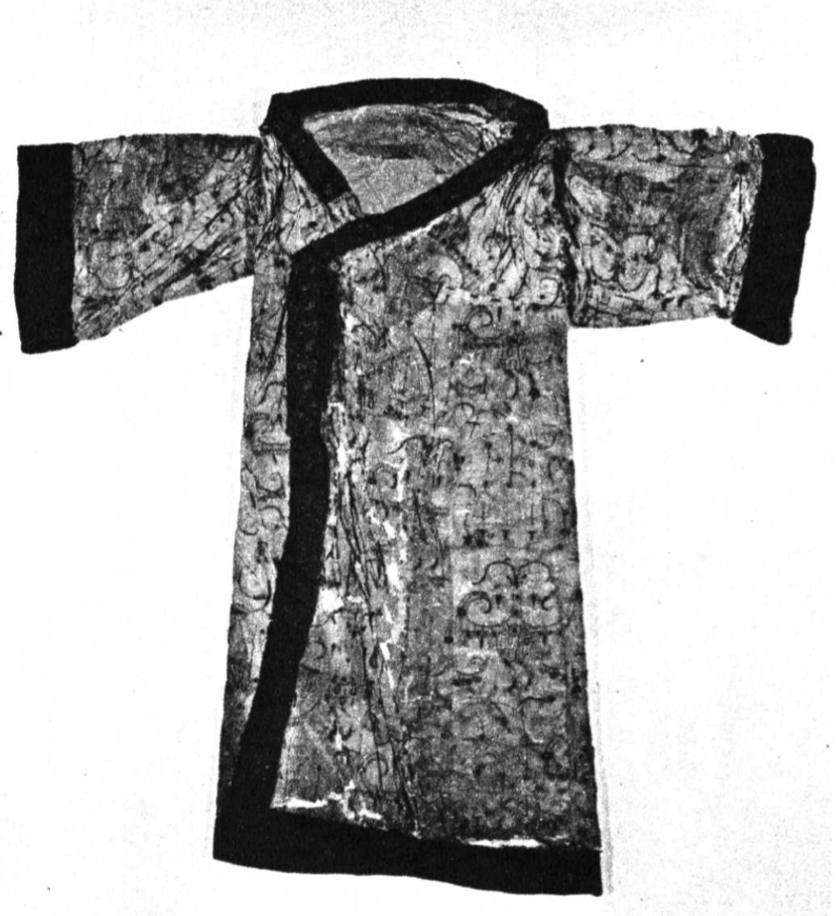 HanfuW's tweet photo. #hanfu #汉服 Clothes evacuated from Mashan No. 1 Chu tomb are classified into 3 types: N1, N10 and N15. N1, whose body length is relatively short is considered to be underclothes by researchers and N10 and N15 are considered to be outer clothing. pic1~3:N1,N10,N15 pic4:statistics https://t.co/Qoa0gqCB6i
