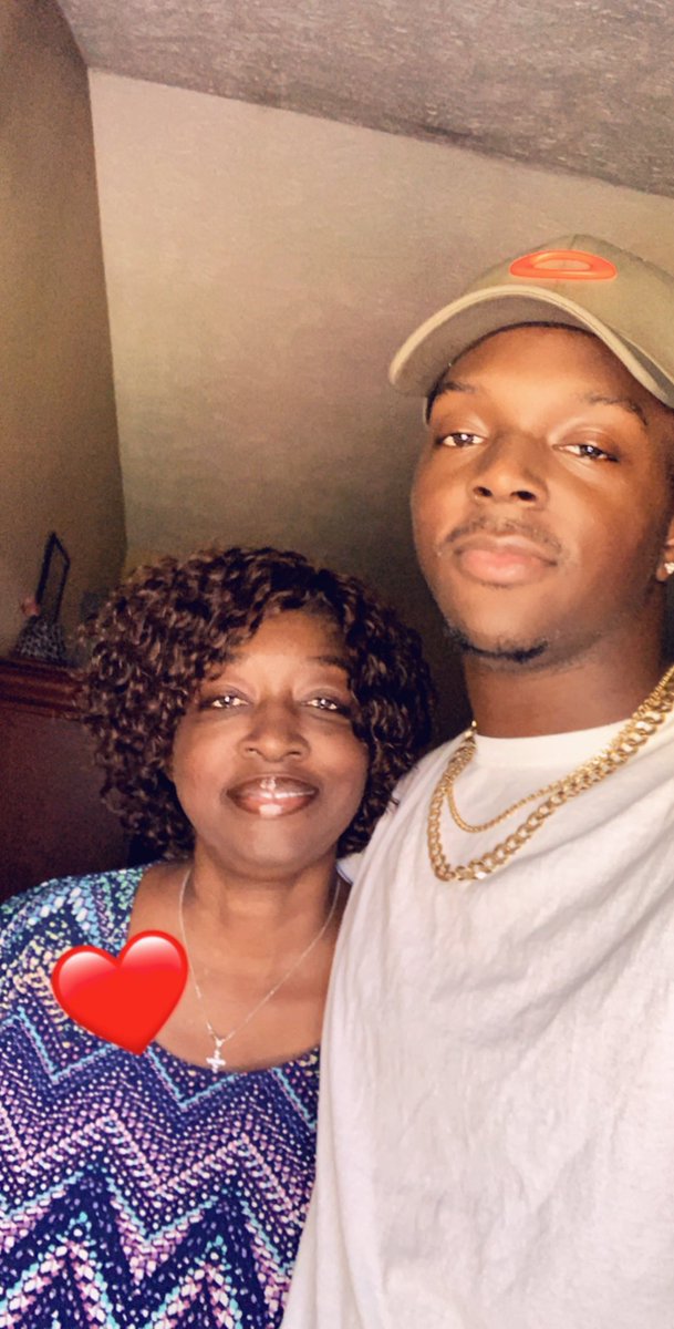 Mook_HG's tweet photo. for everybody who know &amp; who’s about to know, my mama been a soldier fighting against kidney failure it’s been a long 10 years wit crazy trips to the ER &amp; long road trips for appointments. you finally got that perfect match last night &amp; i couldn’t be more happy for you 💜😭🤞🏾 https://t.co/hCiFajvpYl
