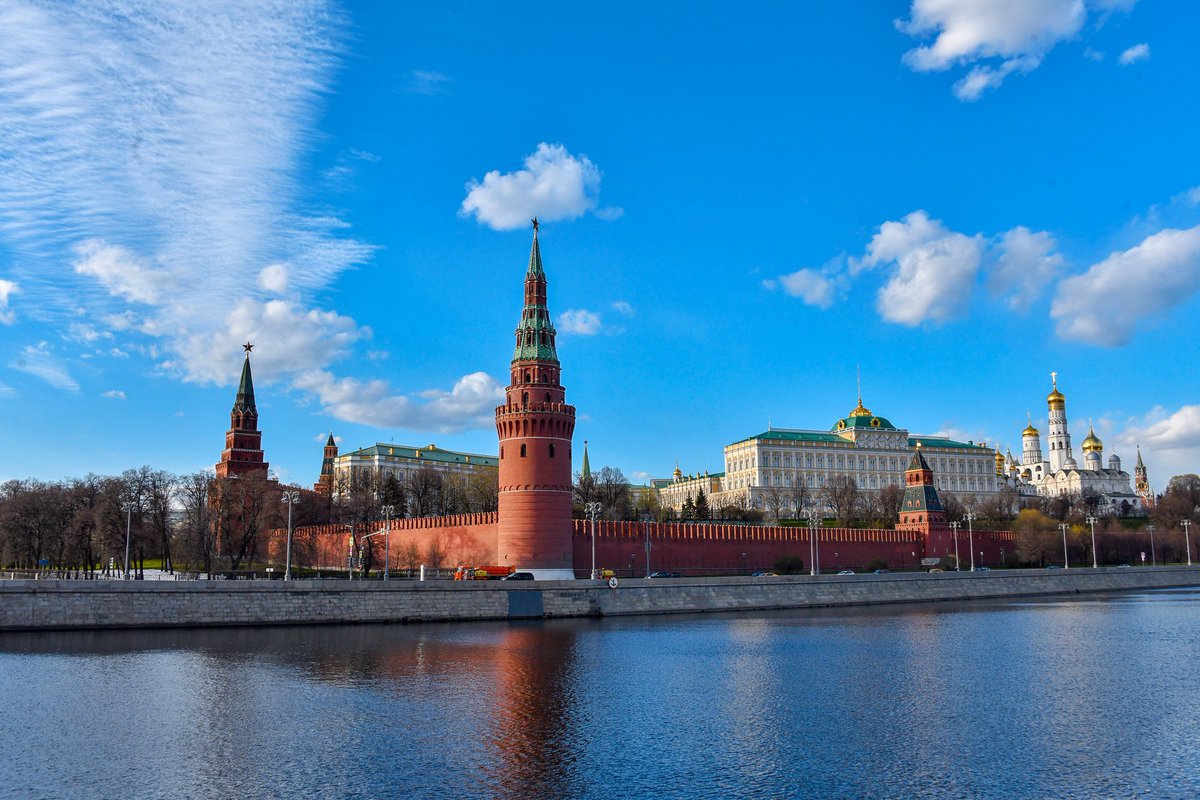 moscowgov's tweet photo. Nothing fits Moscow better than a blue sky. No one misses their city more than we do. 

Thank you for staying home! 🤚

#Moscow #SelfIsolation #StayHome #StaySafe https://t.co/qmIIjK8F8R