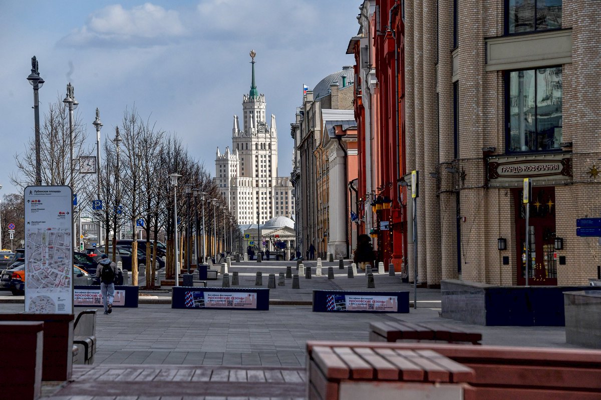 moscowgov's tweet photo. Nothing fits Moscow better than a blue sky. No one misses their city more than we do. 

Thank you for staying home! 🤚

#Moscow #SelfIsolation #StayHome #StaySafe https://t.co/qmIIjK8F8R