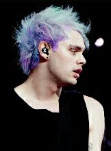 michael clifford's hair as crystals. no, not  @crystalleigh , i literally mean as crystals.