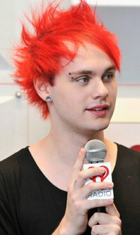 michael clifford& #39;s hair as crystals. no, not  @crystalleigh , i literally mean as crystals.