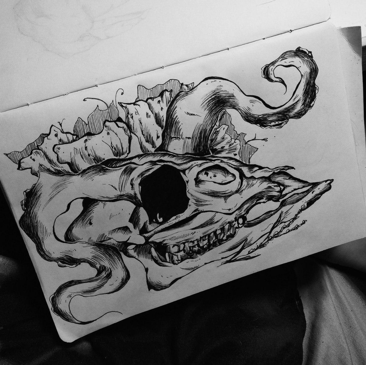 FawnEsther's tweet photo. #BlackandWhiteart https://t.co/PbugupQ7Hg