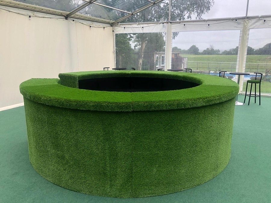 furniture4event's tweet image. Let’s start the week with a photo of the Grass Bar! 💚 A great choice for spring/summer parties. Don’t forget to add our grass bar stools which have been made by our workshop and of course the bar! We are so lucky to have such a talented team who can create everything we ask for!