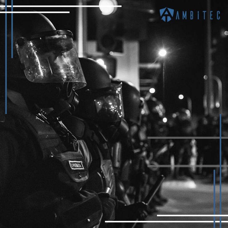 The M110 facepiece offers APR protection in combat, riot control, or other tactical situations. | <a href="/scottsports/">SCOTT Sports</a>