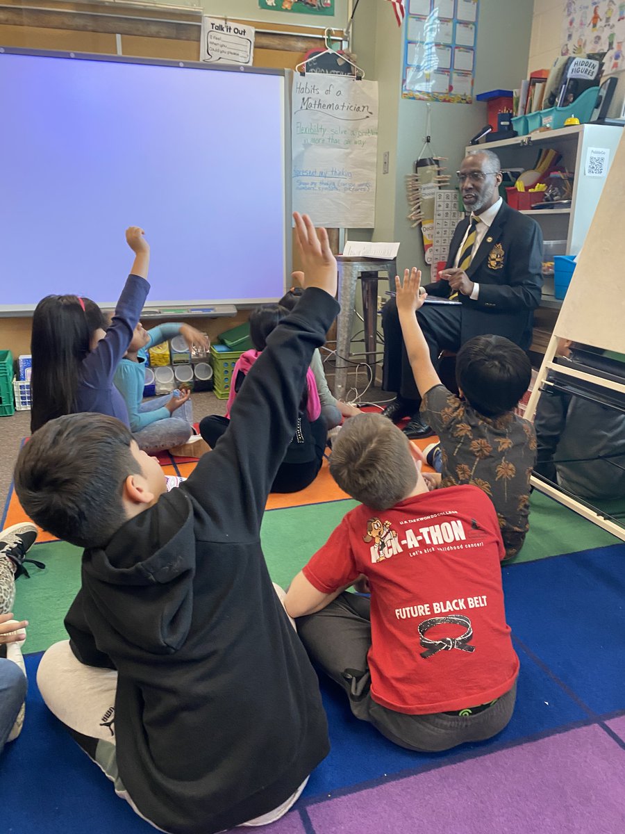 apscspr's tweet photo. April is #NationalVolunteerMonth we would like to thank all of the volunteers who supported @apscspr throughout the 19-20 school year.

We're taking a look back at some of our community partners who are truly are "Making A Difference" to support Carlin Springs! ❤ #APSGetInvolved https://t.co/VqGNQTGfIv