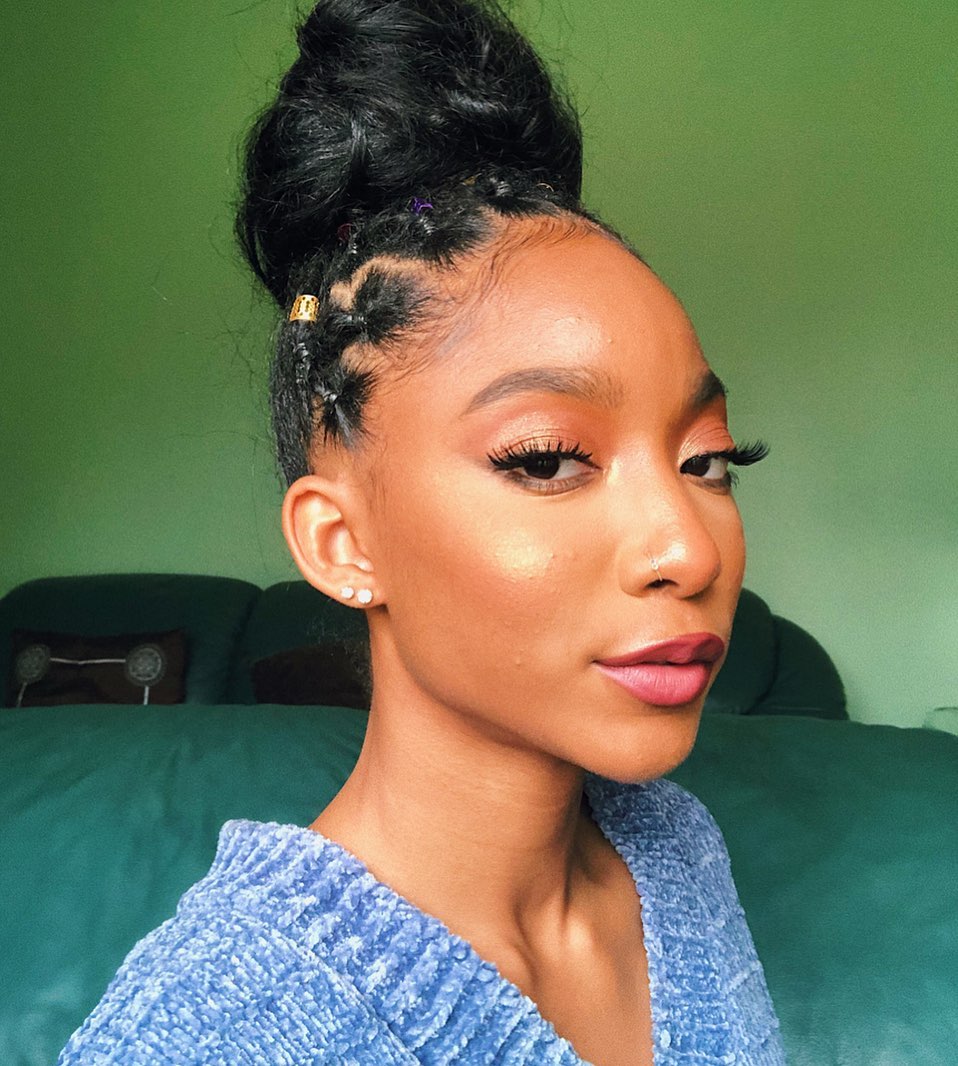 MentedCosmetics's tweet photo. The lewk @jaichanellie gives when you tell her you've never tried Mented🤨🤨. What you waiting for sis?!  #SKINSILK Loose Setting Powder in #LIGHTTAN | Blush: PEACHFORTHESTARS 
Shop here: https://t.co/EHdmdYAlYH
__
#blushfordays #blushpowder #blushmakeup #mentedcosmetics https://t.co/mfnoCl52UH