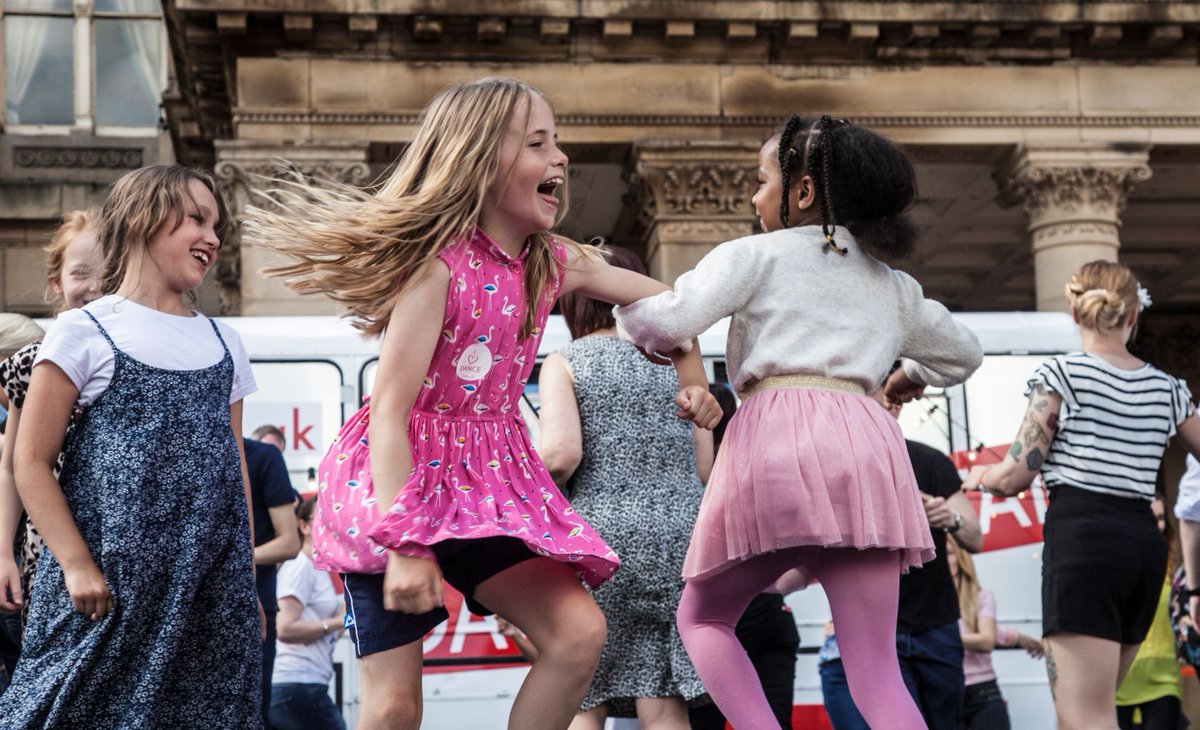 New programme of FREE online dance classes for young people and their families from <a href="/dancexchange/">DanceXchange</a>! 🙌🤸‍♀️ The 30 minute classes are streamed live at 4pm each Thursday on Facebook. Styles include Contemporary, Breakin and Musical Theatre! Find out more: onedanceuk.org/dancexchange-l…