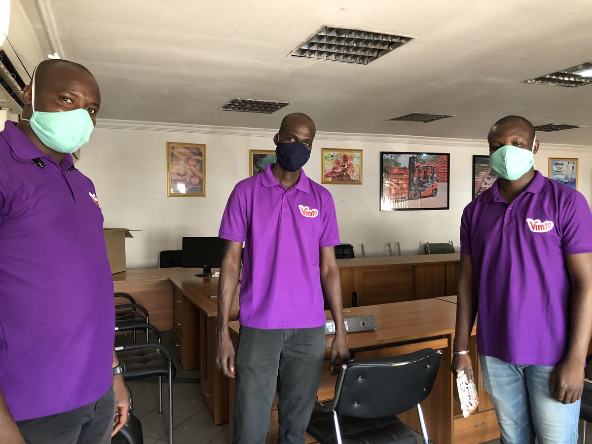 BRAMALI5's tweet photo. Depuis plusieurs semaines, les centaines d’agents de Bramali sont dotés de masques, dont le port est obligatoire sur l’ensemble des sites gérés par Bramali. 

#bramali #stopcovid19 #prevention #rse #mali https://t.co/7mzUyN37A4