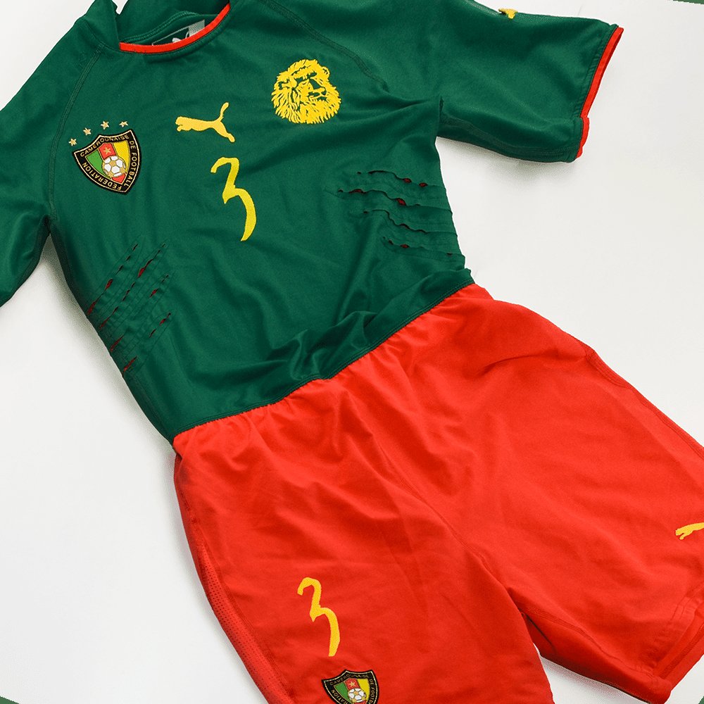 CULTURA F Twitter: "En 2004, la historia se repite. Puma estrena para la Copa África de Tunez un ajustado modelo de "una sola pieza" (camiseta + pantalón), incluyendo 2 zarpazos de