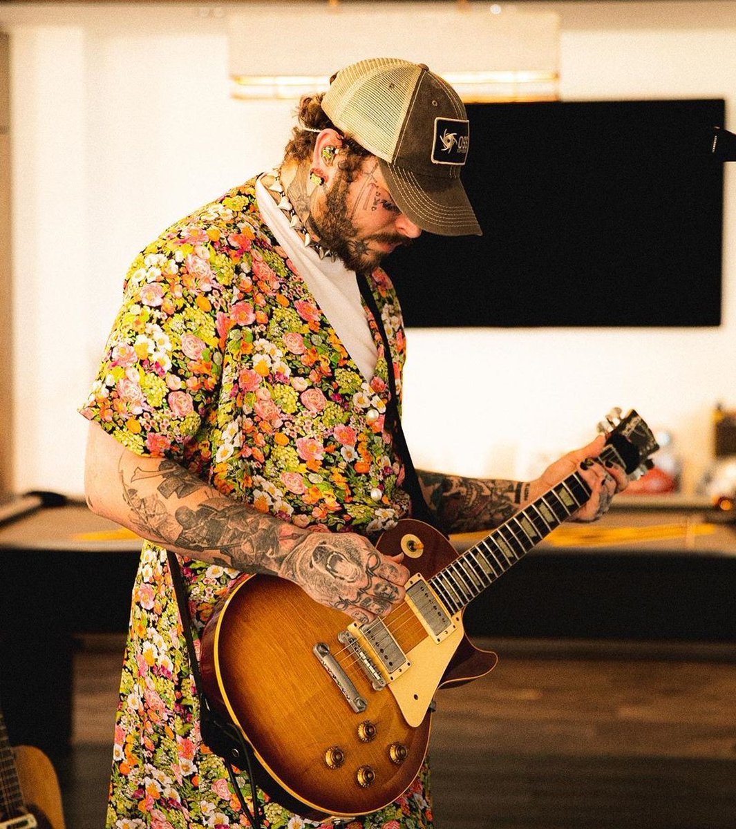 paranoidmalone's tweet image. the whole love of my life 🥺💕