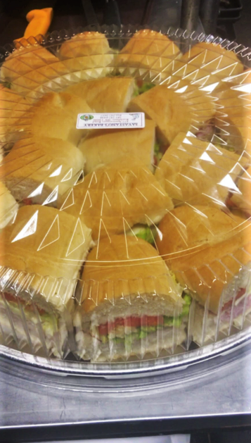 generalcode's tweet photo. In appreciation of our local #healthcare workers fighting this #pandemic, our #GCintheCommunity team sent trays of food to our local #UnityHospital. Thanks to our friends at #Savastanos for helping us to do this. 👏 👩🏽‍⚕️👨🏼‍⚕️❤
#ThankYouHealthCareWorkers #COVID19 https://t.co/ZvD8UvgmmX