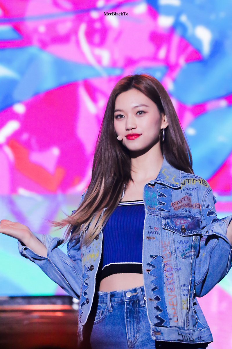 MeeBlackTo's tweet photo. #Doyeon #WekiMeki https://t.co/ZsfEas7qAr