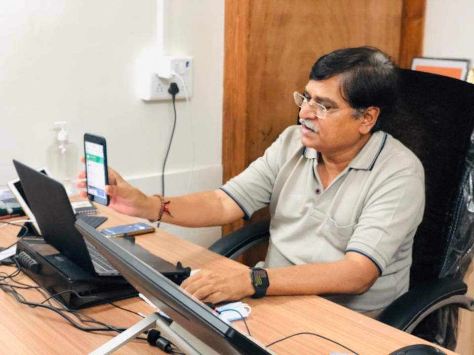 YashRaval317's tweet image. આજે ધારાસભ્ય શ્રી @IJAGDISHPATEL વિધાનસભાના અનૂસુચીત જાતી મોરચો,બક્ષીપંચ મોરચાના હોદ્દેદારો તથા કાર્યકર્તાઓ સાથે  કોરોના મહામારી અંતર્ગત કરેલ કામગીરી સંદર્ભે વાતચીત કરી અને આરોગ્ય સેતુ એપ થી માહિતગાર કર્યા. જેમાં  પશ્ચિમ ના સાંસદ @drkiritpsolankiએ માર્ગદર્શન આપ્યુ. 
#AarogyaSetu